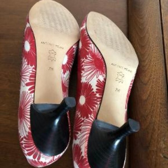 ANTONIO MELANI SIZE 7 PUMPS - 2 PAIRS - Picture 3 of 11
